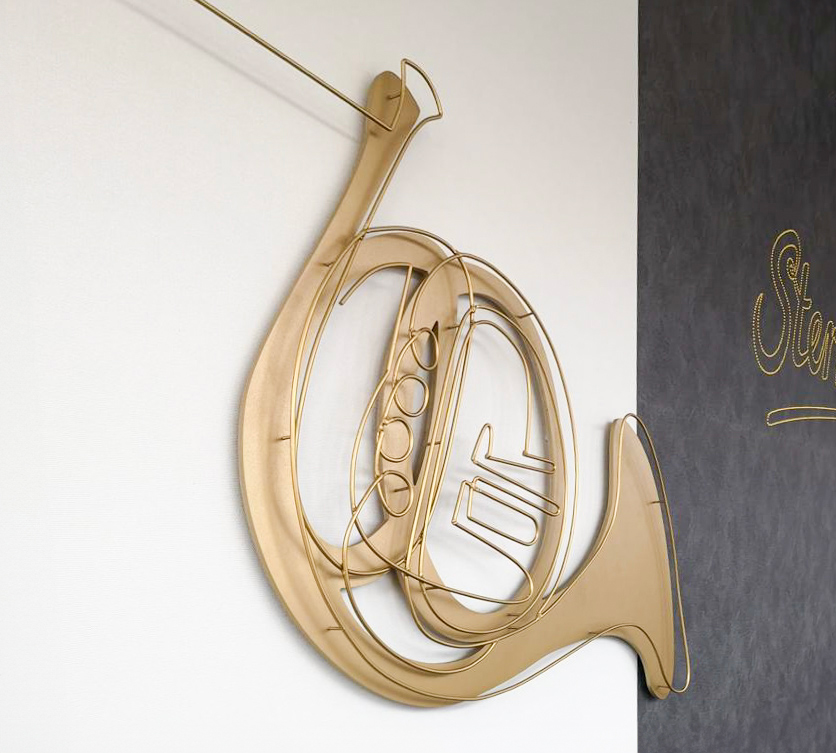 sternenbaeck dresden wanddekoration goldenes blasinstrument seitlich