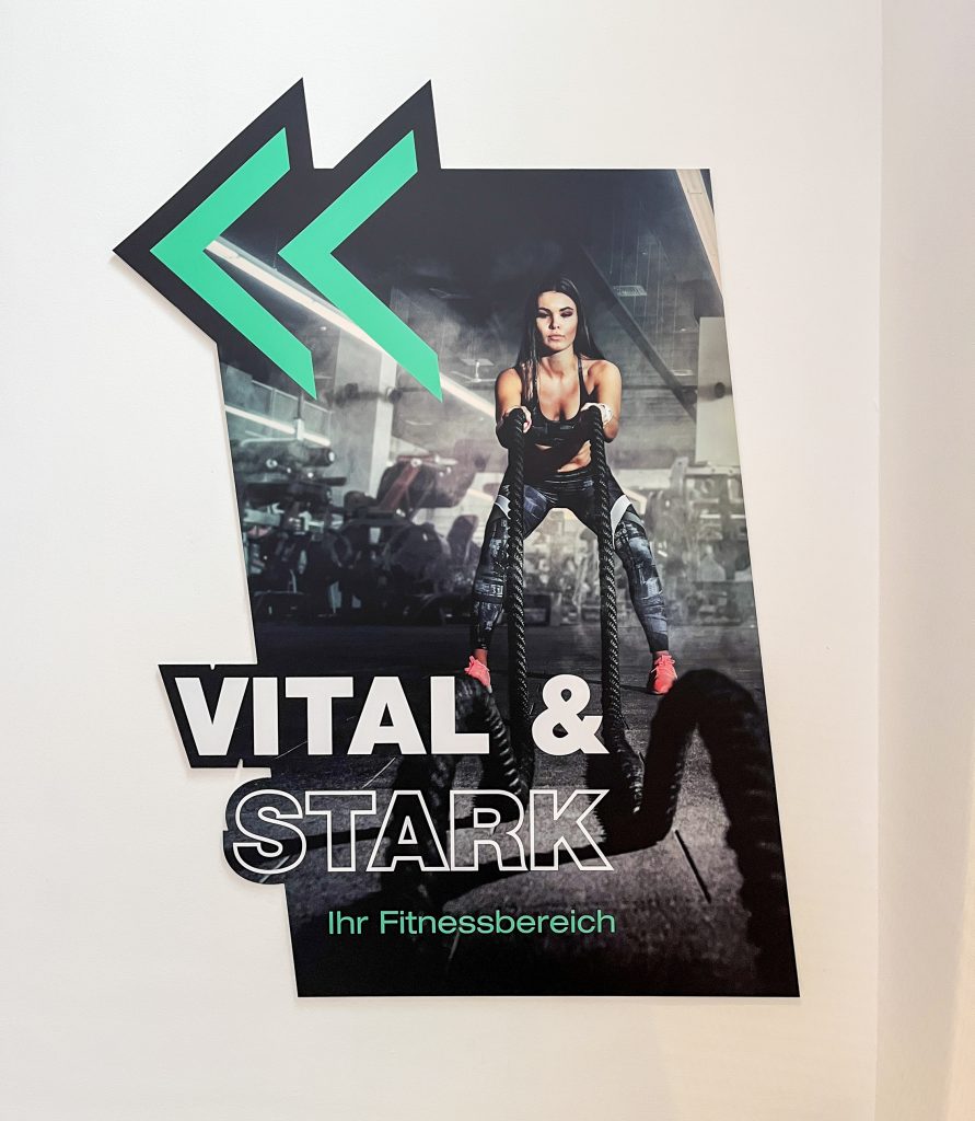 Vitalpark Fitnessbereich Schild Eingang