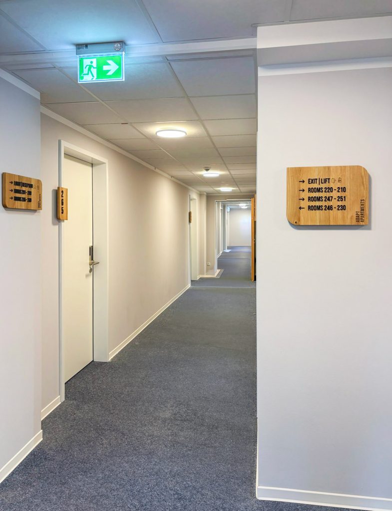 doebrich kohl adapt hotel siegen wegweiser eiche stabverleimt acrylbuchstaben gang