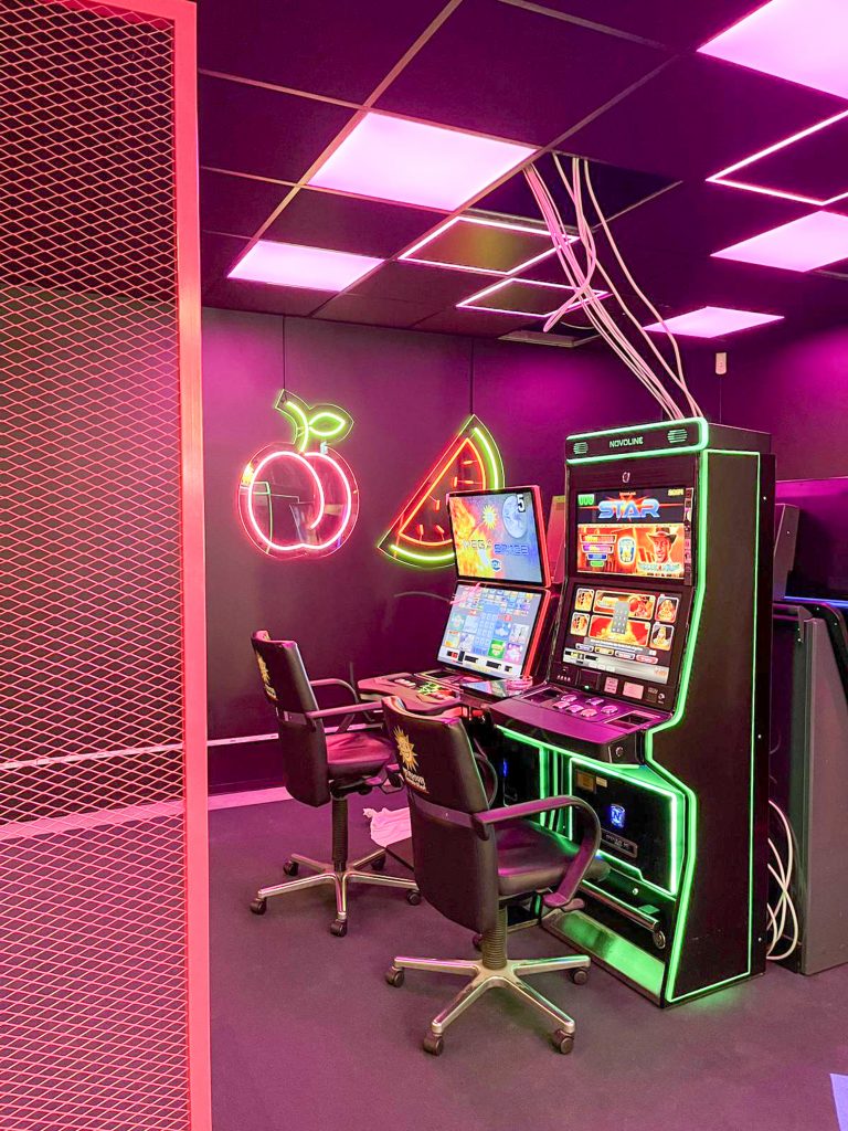 merkur hanau innenaustattung led fruechte deckenbeleuchtung