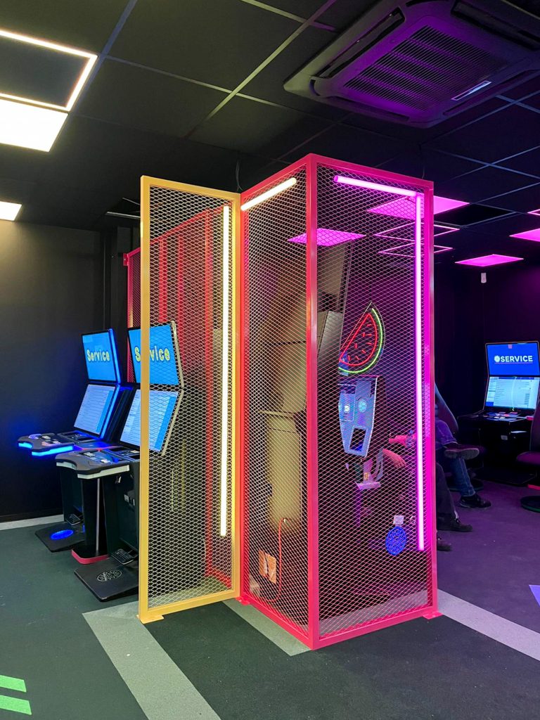 merkur hanau led streifen innenausstattung gitter