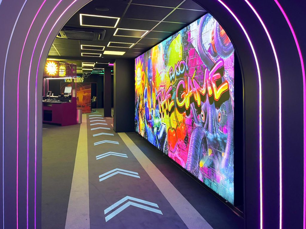 merkur hanau led tunnel led streifen fussbodenbeleuchtung hinterleuchtetes banner