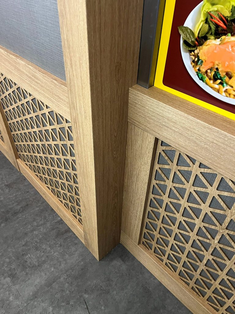 thai nippon asia sushi bar lindencenter berlin facelift wandverkleidung holzdekorfolie nah rechts